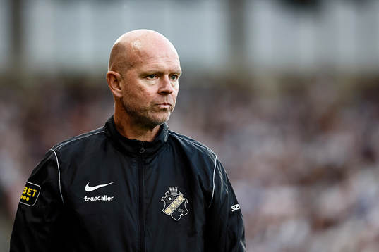 AIKs tränare Henning Berg deppar