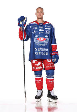 Oskarshamns Jonas Engströmposerar för ett porträtt