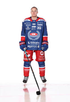 Oskarshamns Niclas Burströmposerar för ett porträtt