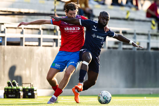 Helsingborgs Wilhelm Loeper och FC Rosengårds Kofi Yeboah