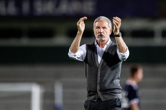 Helsingborgs tränare Stuart Baxter tackar supportrarna