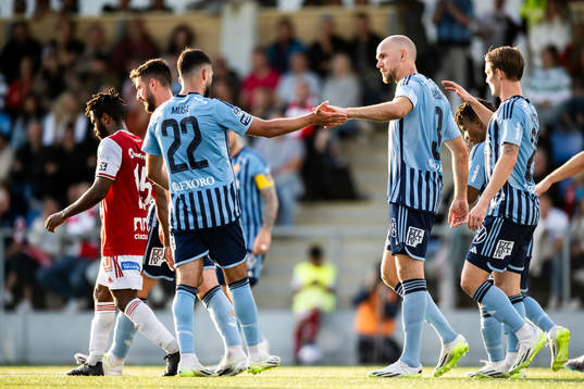Djurgårdens Marcus Danielson jublar med Musa Qurbanli
