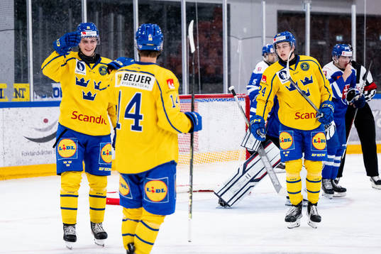 Erik Påhlsson of Sweden celebrates with Freddie Larsson