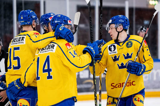 Erik Påhlsson of Sweden celebrates with team mates