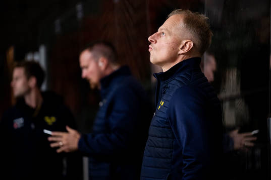 Head coach Magnus Hävelid of Sweden