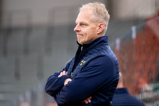 Head coach Magnus Hävelid of Sweden