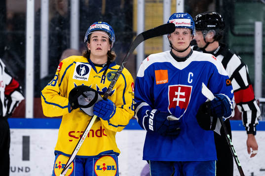 Liam Engström of Sweden and Peter Repcik of Slovakia pose