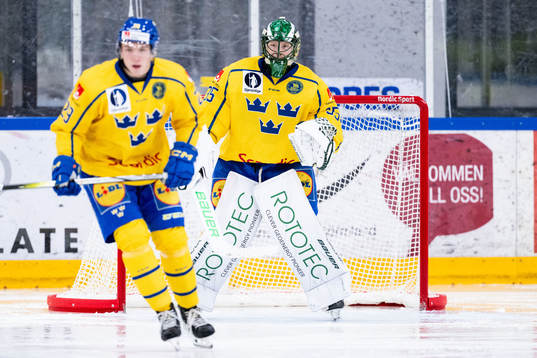 Goaltender Melker Thelin of Sweden