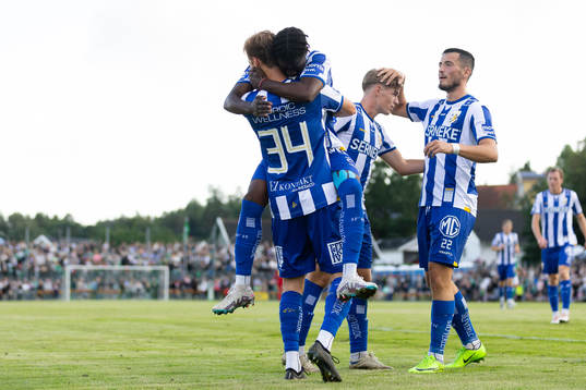 IFK Göteborgs Vilmer Tyrén  jublar med lagkamrater