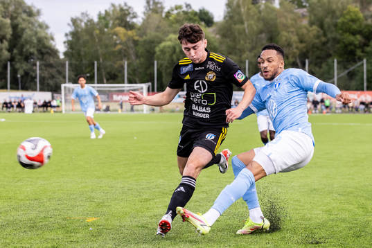 Smedby AISs Joakim Gunnar och Malmö FFs Martin Olsson