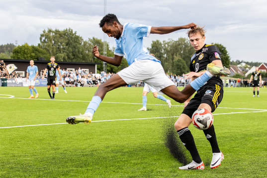 Malmö FFs Taha Ali och Smedby AISs Carl Kronander