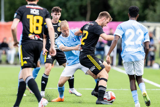 Malmö FFs Oscar Lewicki och Smedby AISs Daniel Rann