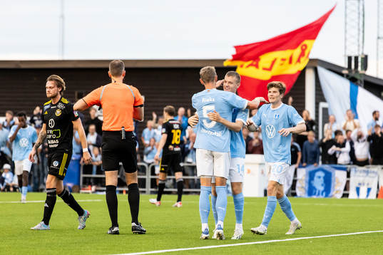 Malmö FFs Søren Rieks jublar med lagkamrater