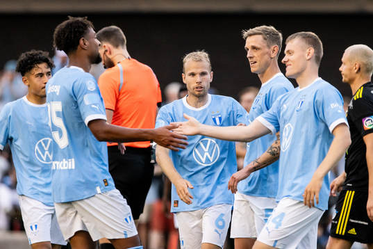 Malmö FFs Søren Rieks jublar med lagkamrater