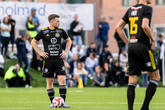 Smedby AISs Emanuel Arvidsson deppar