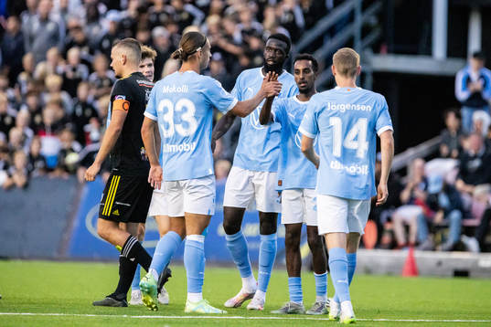 Malmö FFs Taha Ali jublar med lagkamrater
