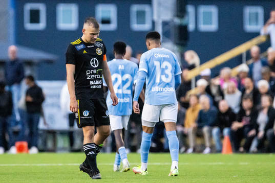 Smedby AISs Jakob Olsson deppar
