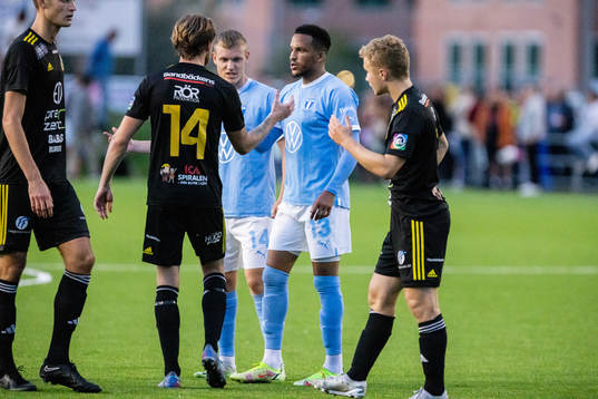 Malmö FFs Sebastian Jörgensen och Martin Olsson tackar