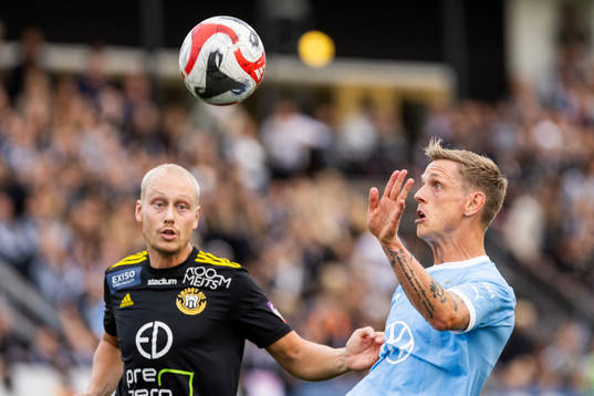 Smedby AISs Calle Appelquist och Malmö FFs Søren Rieks