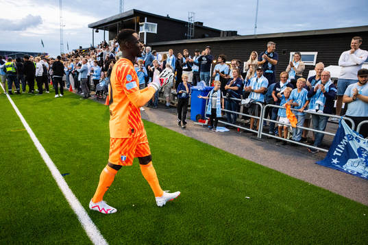 Malmö FFs målvakt Ismael Diawara jublar