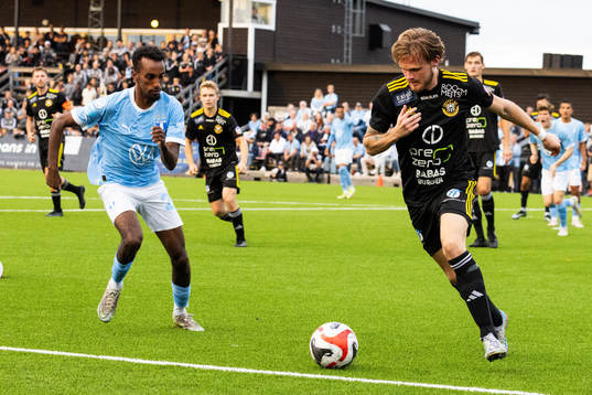 Malmö FFs Taha Ali Smedby AISs Kevin Fridh