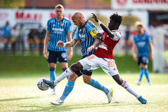 Djurgårdens Magnus Eriksson och Sandvikens IFs Mamadou