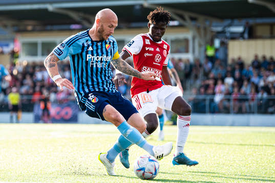 Djurgårdens Magnus Eriksson och Sandvikens IFs Mamadou