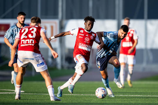Sandvikens IFs Mamadou Kouyate och Djurgårdens Musa