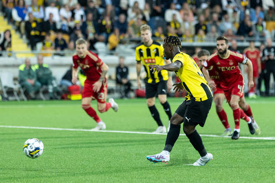 Ibrahim Sadiq of Häcken scores 2-0