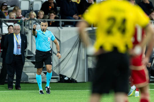 Referee Filip Glova signals for a penalty kick for Häcken