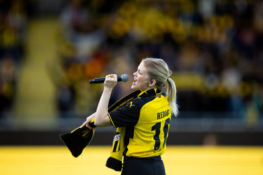 Ida Redig performs