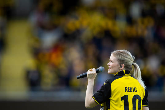 Ida Redig performs