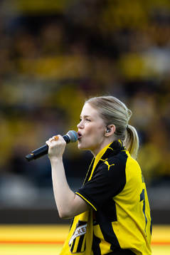 Ida Redig performs
