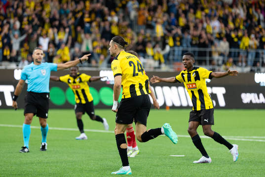 Amor Layouni of Häcken celebrates scoring 1-0