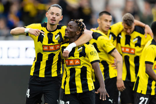 Amor Layouni and Ibrahim Sadiq of Häcken celebrate 1-0
