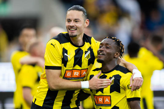 Amor Layouni and Ibrahim Sadiq of Häcken celebrate 1-0
