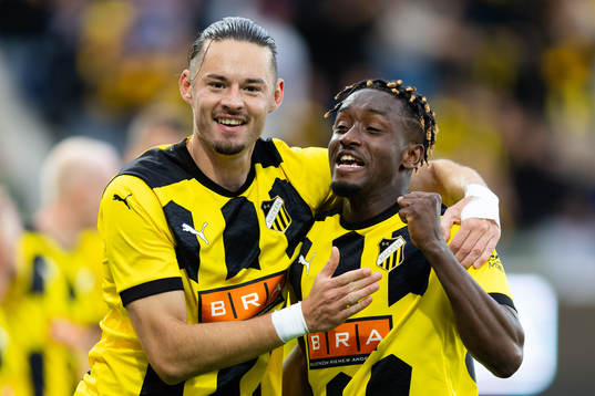 Amor Layouni and Ibrahim Sadiq of Häcken celebrate 1-0