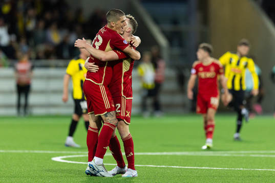 Nicky Devlin and Slobodan Rubezic celbrate 2-2