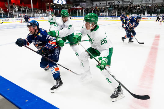 Växjös Dylan McLaughlin mot Rögles Adam Tambellini och