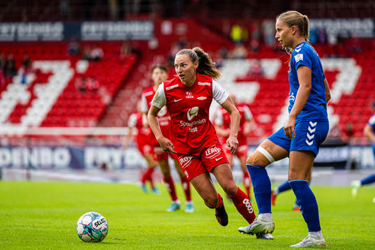 Marit Bratberg Lund of Brann and Maria Fink of Lyn