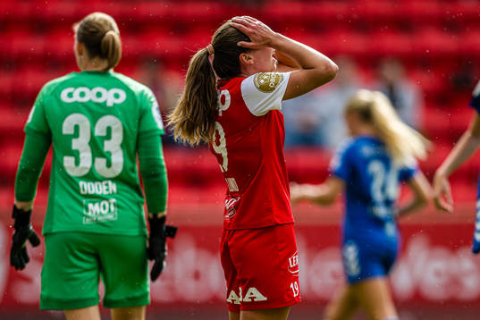 Marit Bratberg Lund of Brann reacts