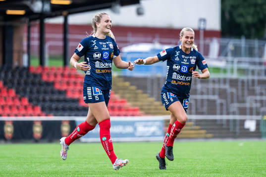 Linköpings Lisa Björk jublar med Johanna Svedberg