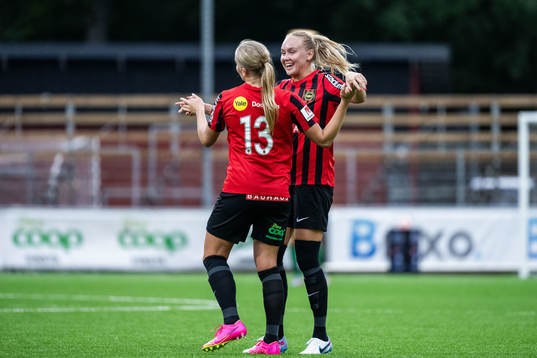 Brommapojkarnas Klara Andrup jublar