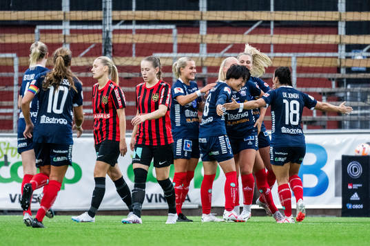 Linköpings Saori Takarada jublar med lagkamrater