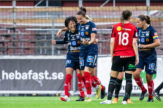 Linköpings Saori Takarada jublar med lagkamrater