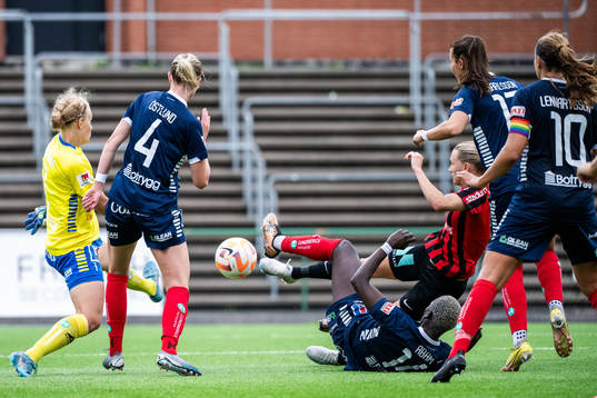 Brommapojkarnas Sara Olai gör 2-4