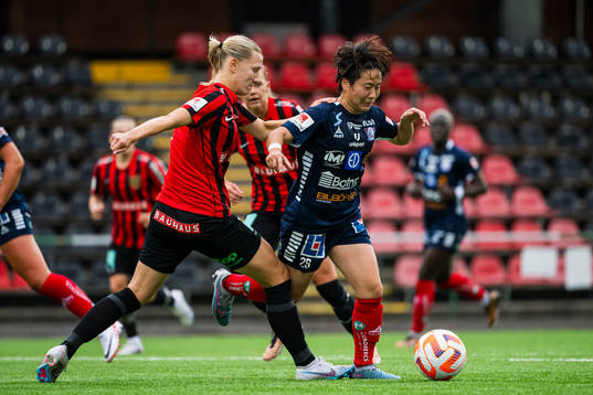Brommapojkarnas Sara Olai och Linköpings Yuka Momiki