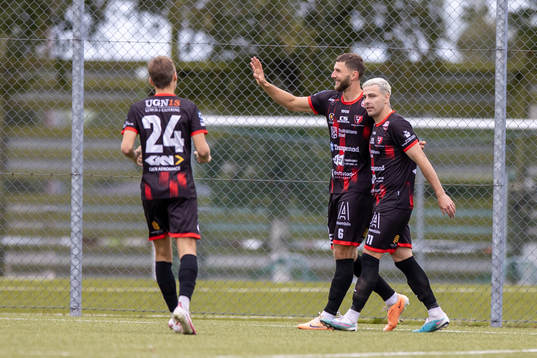 Bläddra bland fler bilder av Fotboll, Ettan södra, herr, Tvååker - Trollhättan