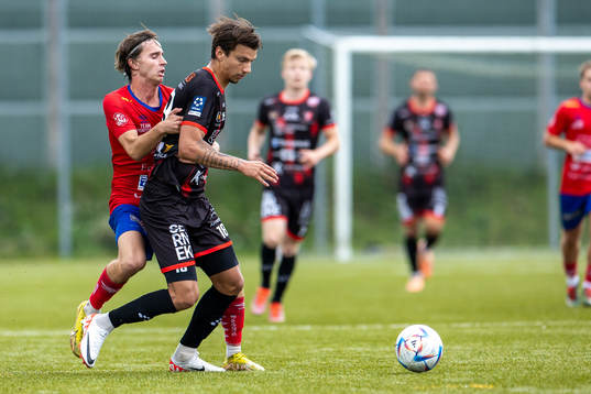 Tvååkers Marcus Jönsson och Trollhättans Kevin Rodeblad