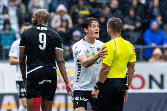 Örebros Daniel Hultqvist reagerar på domslut